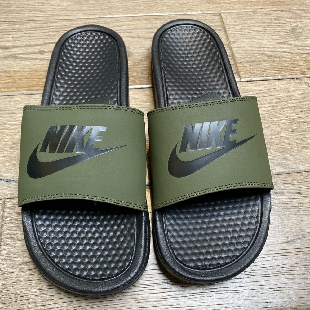 Never Worn Nike Slides size 11